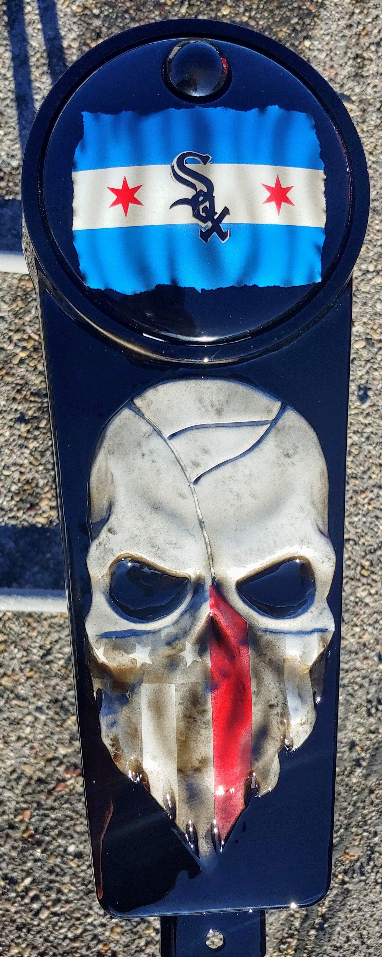 3D skull flag console