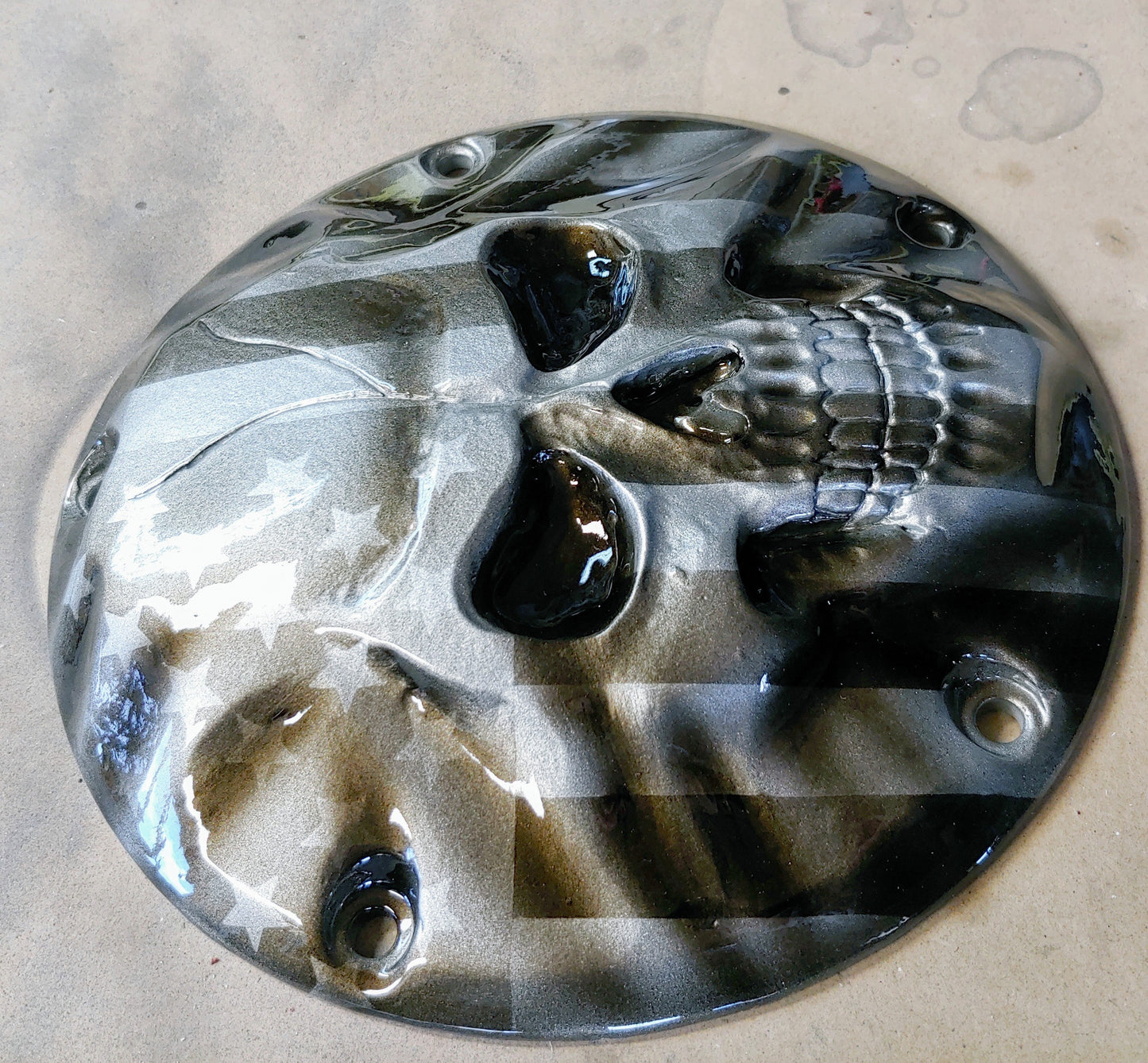 Stretching Skull with American flag Harley derby cover
