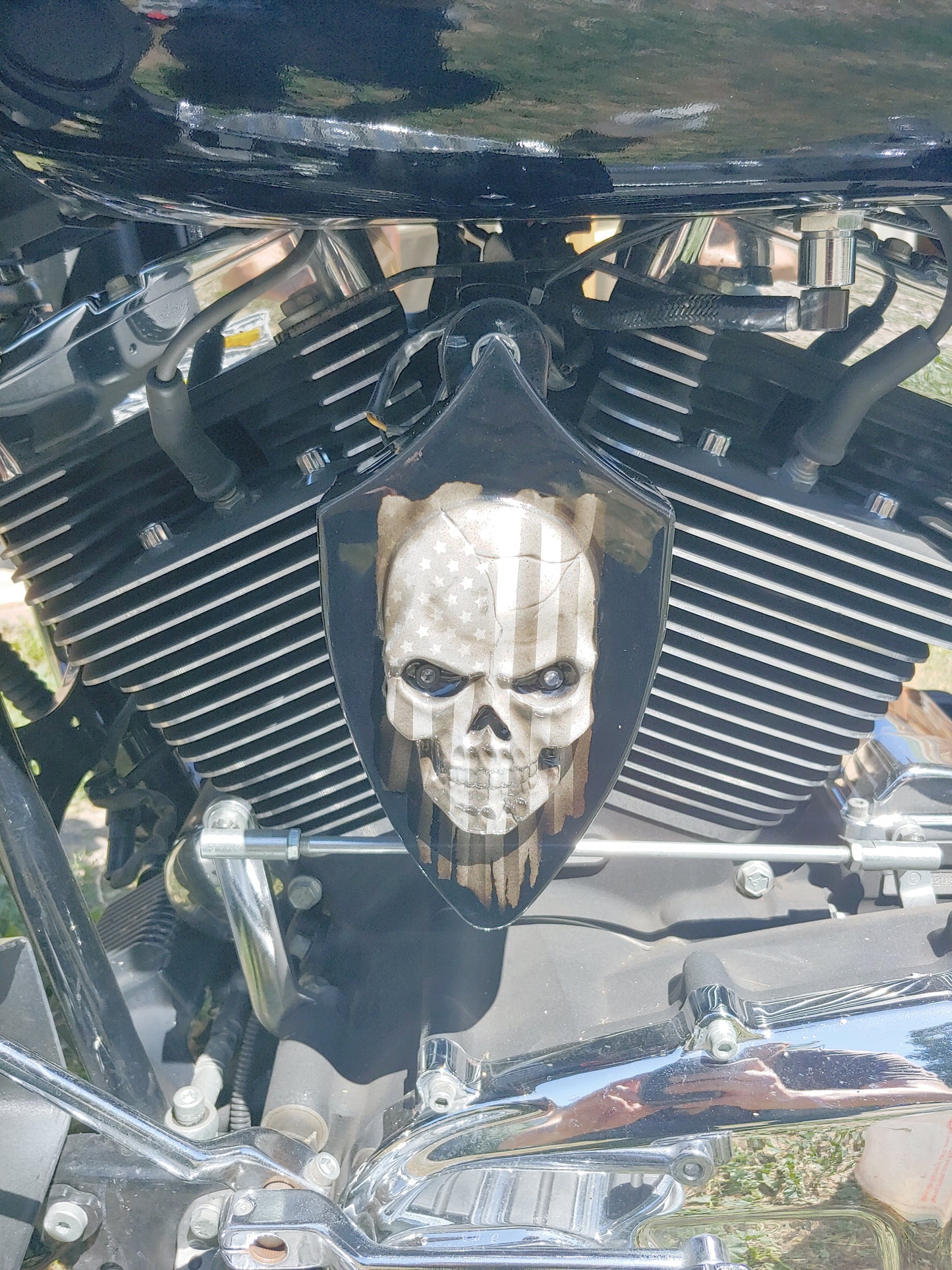 Side-mounted horn cover 3D skull with tattered American flag full color