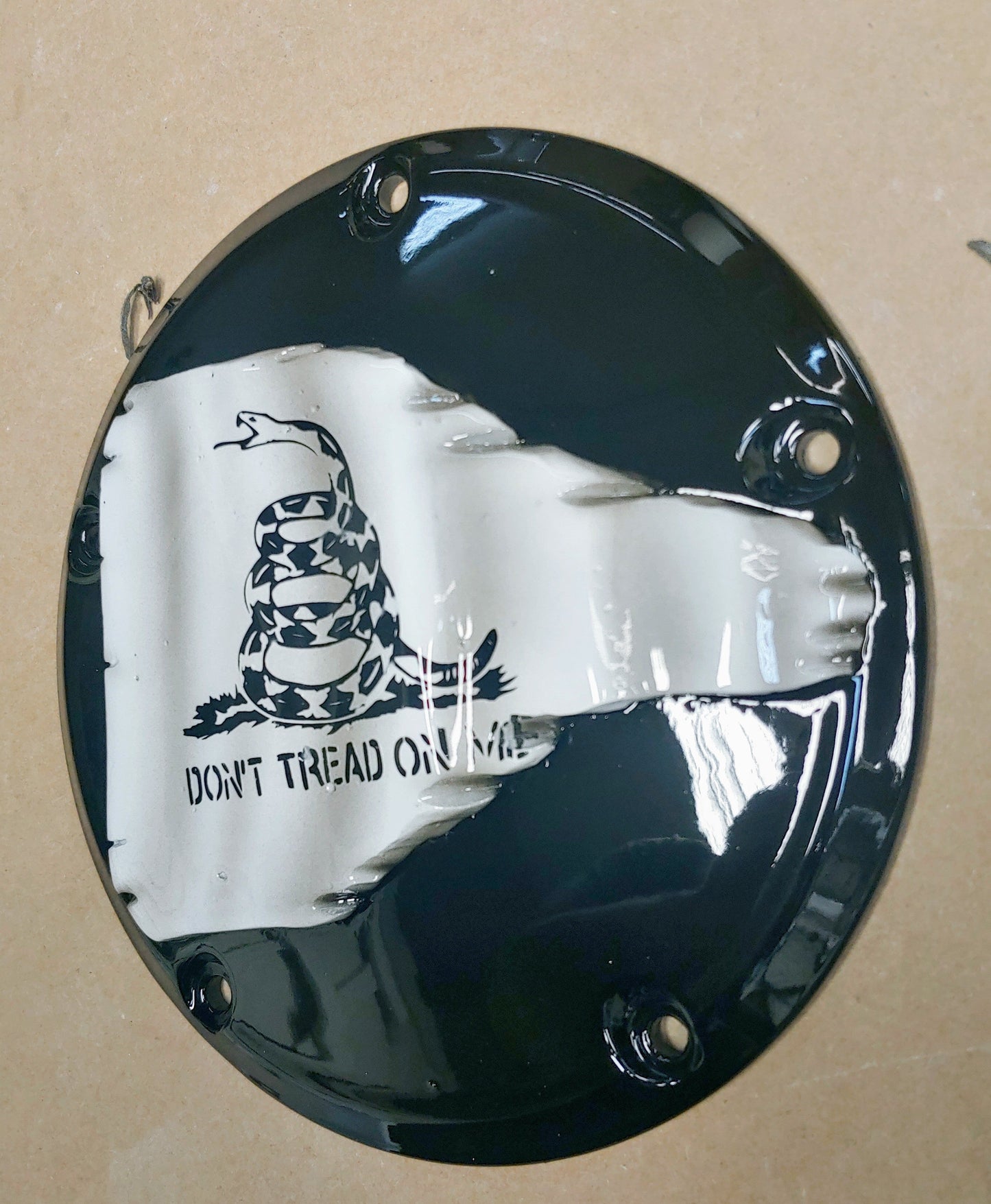 Don't tread on me flag on Harley derby cover