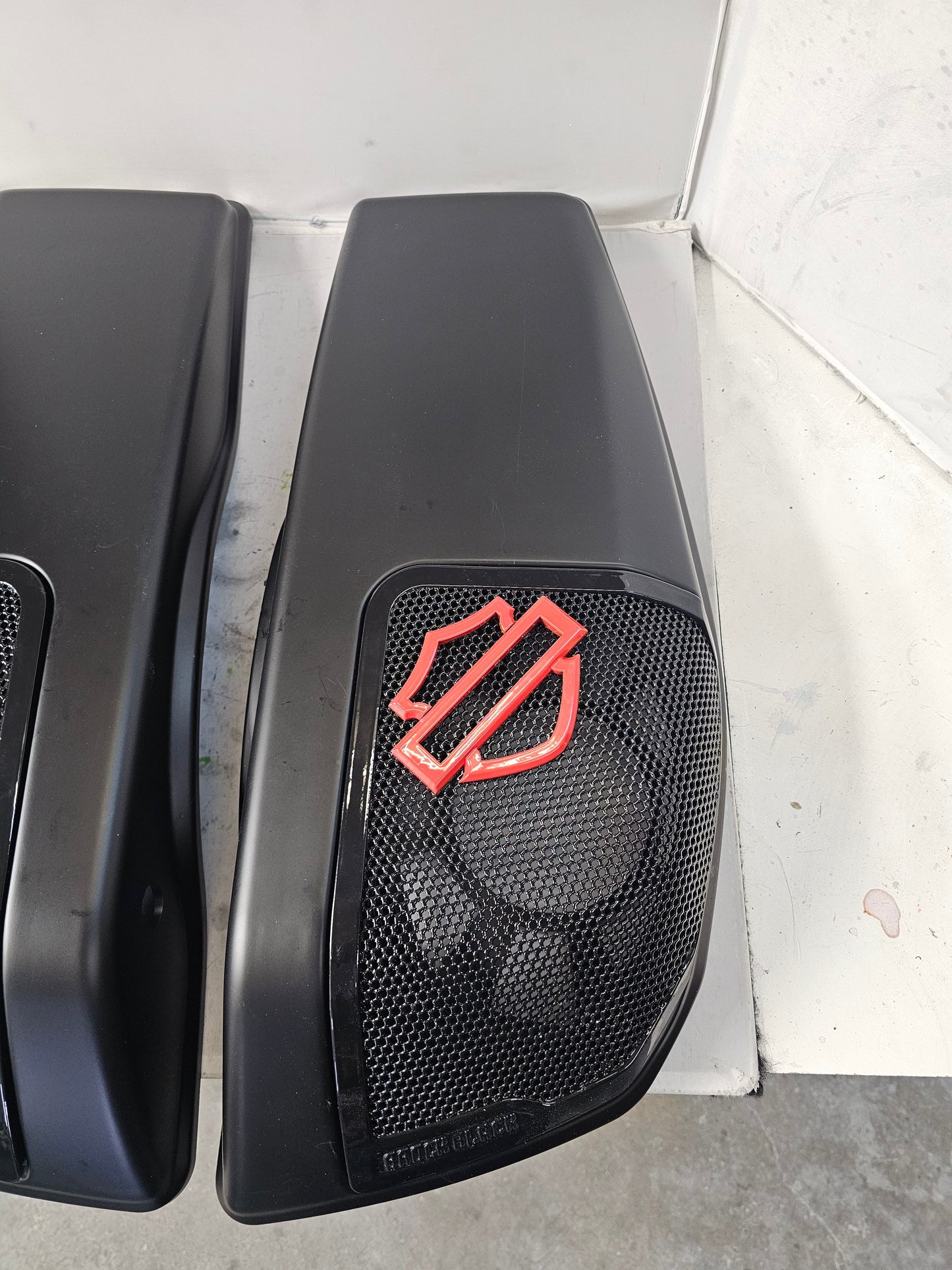 24+ Harley Davidson bag lid Speaker Grill Cover Guard shield theme