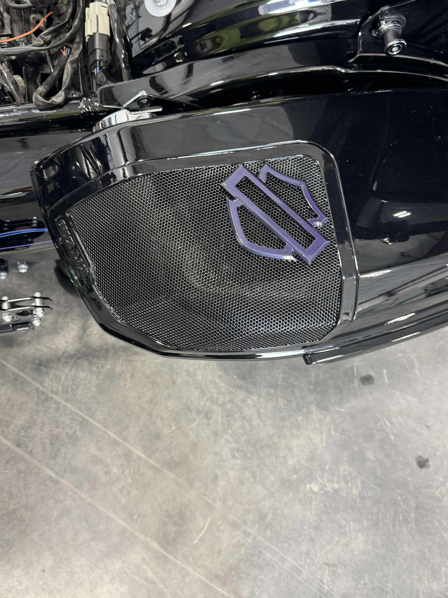 24+ Harley Davidson bag lid Speaker Grill Cover Guard shield theme