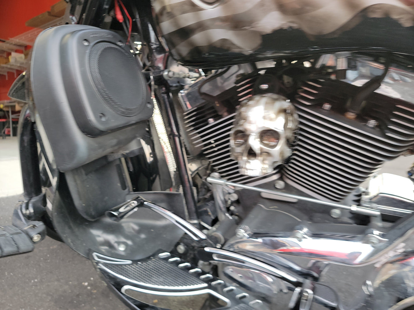 Indian ancient skull flag Horn cover