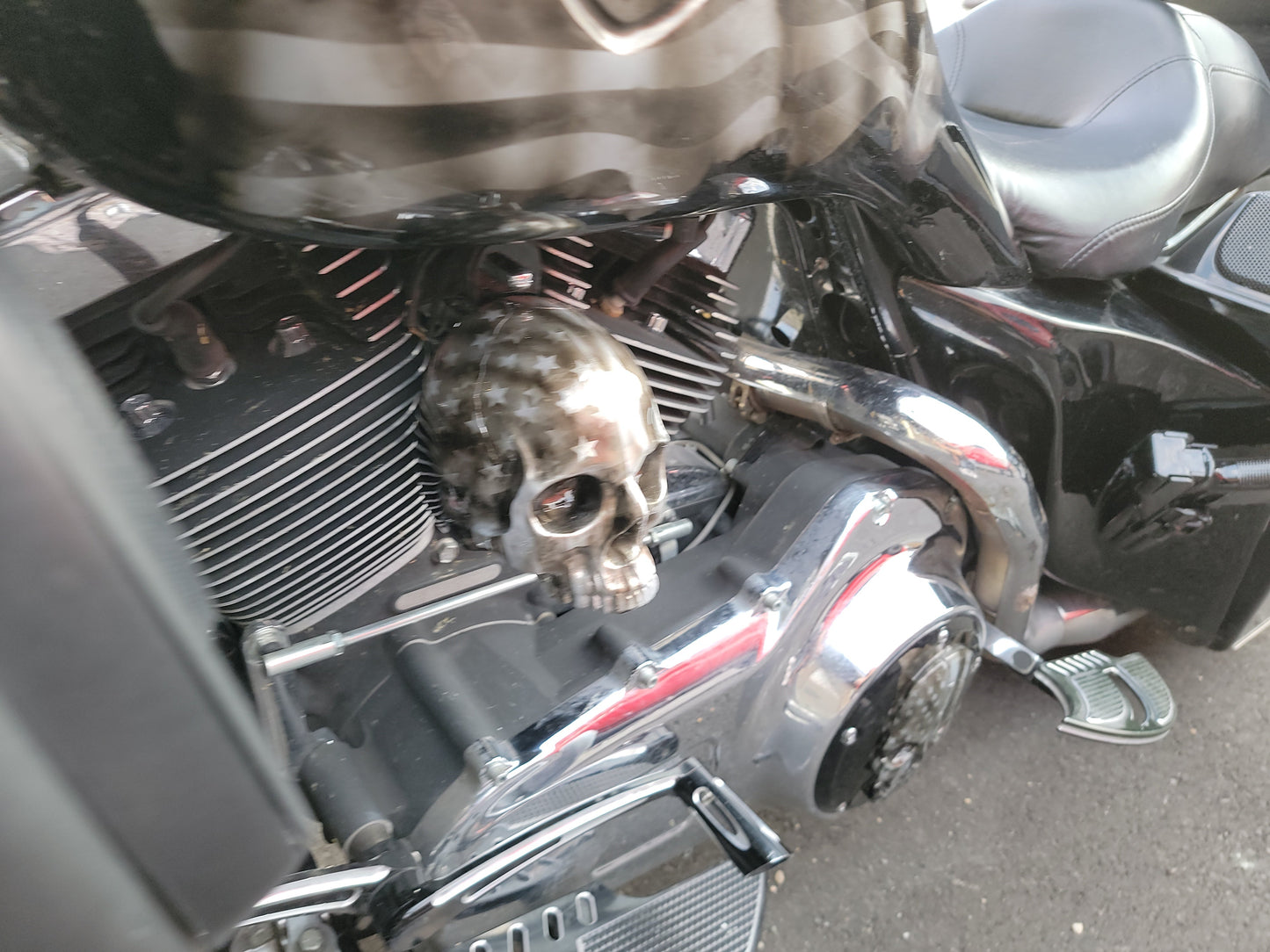 3D ancient skull with tattered American flag