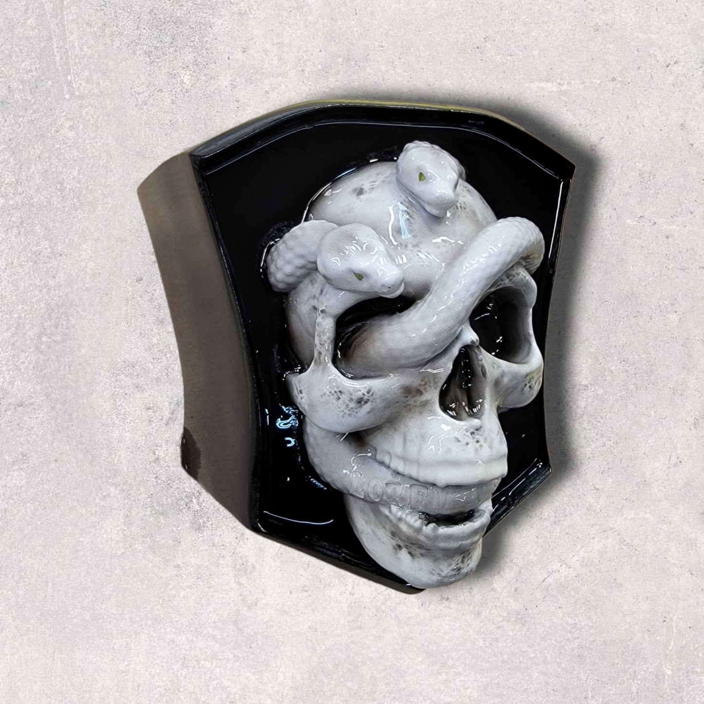 3D Skull and snakes side-mounted horn cover