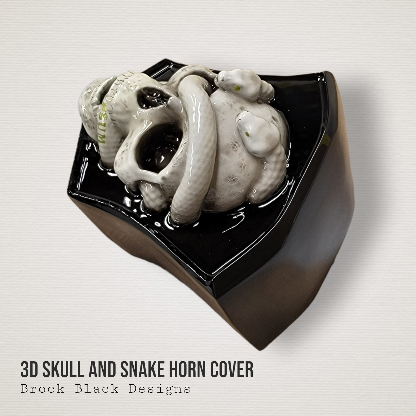 3D Skull and snakes side-mounted horn cover
